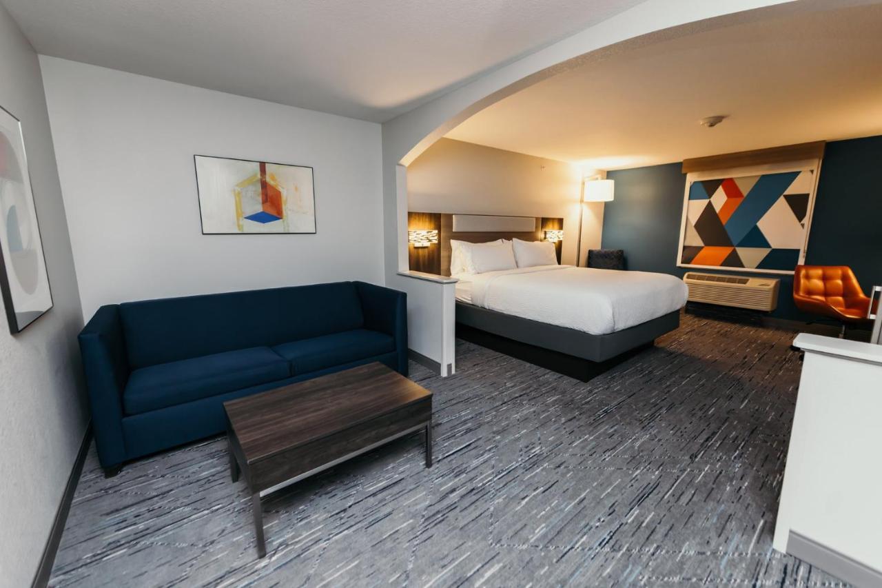Holiday Inn Express And Suites Urbandale Des Moines By Ihg Εξωτερικό φωτογραφία