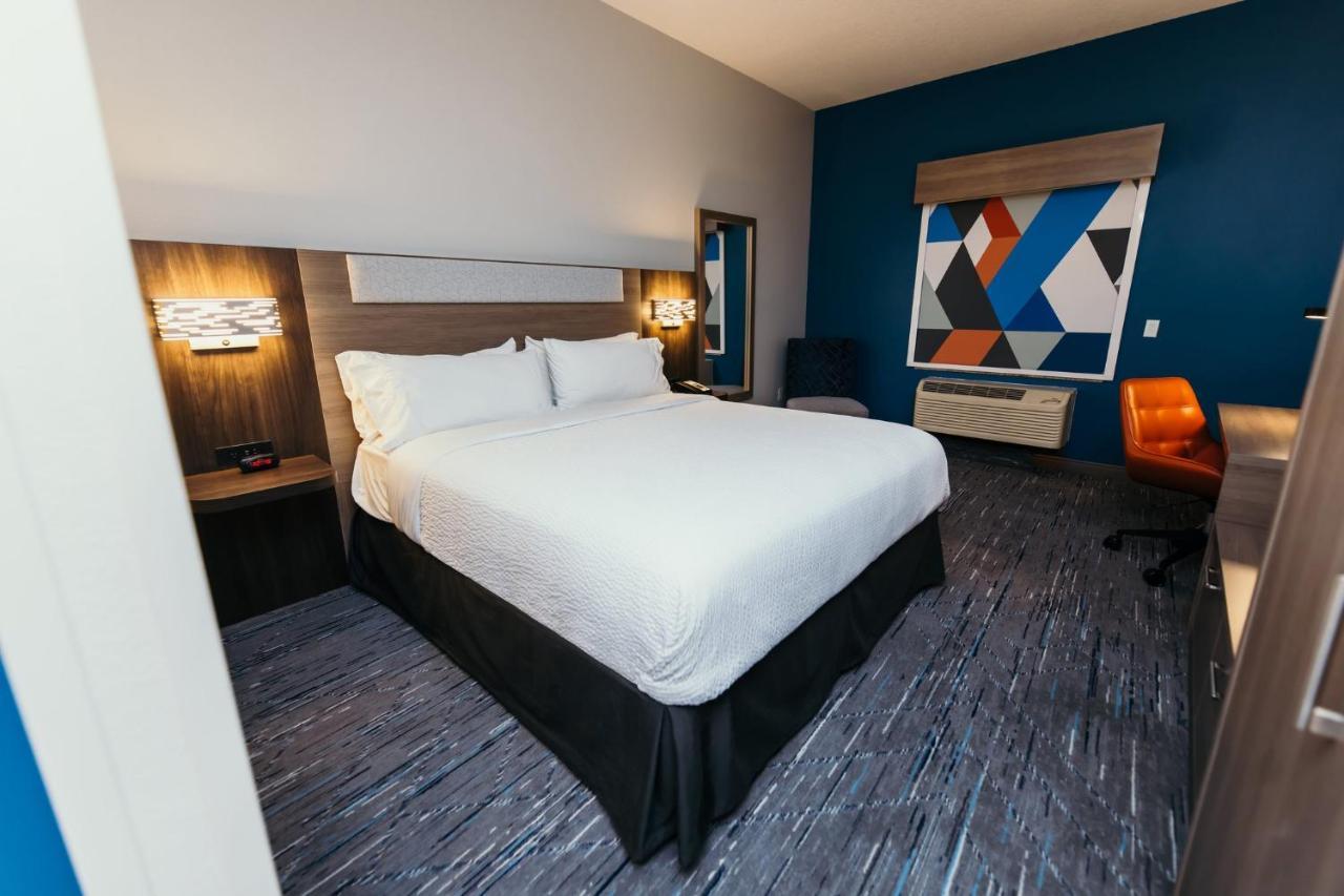 Holiday Inn Express And Suites Urbandale Des Moines By Ihg Εξωτερικό φωτογραφία