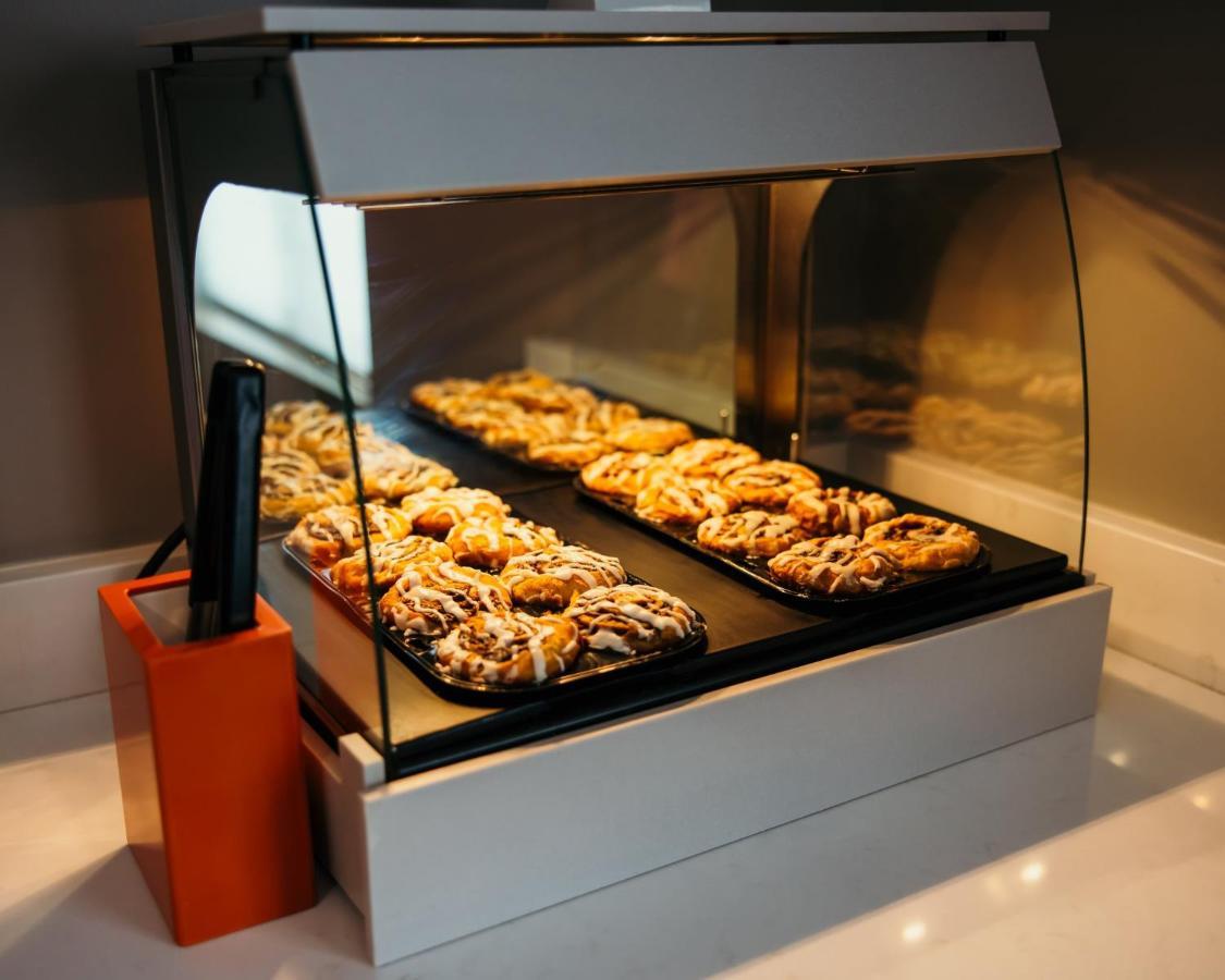 Holiday Inn Express And Suites Urbandale Des Moines By Ihg Εξωτερικό φωτογραφία