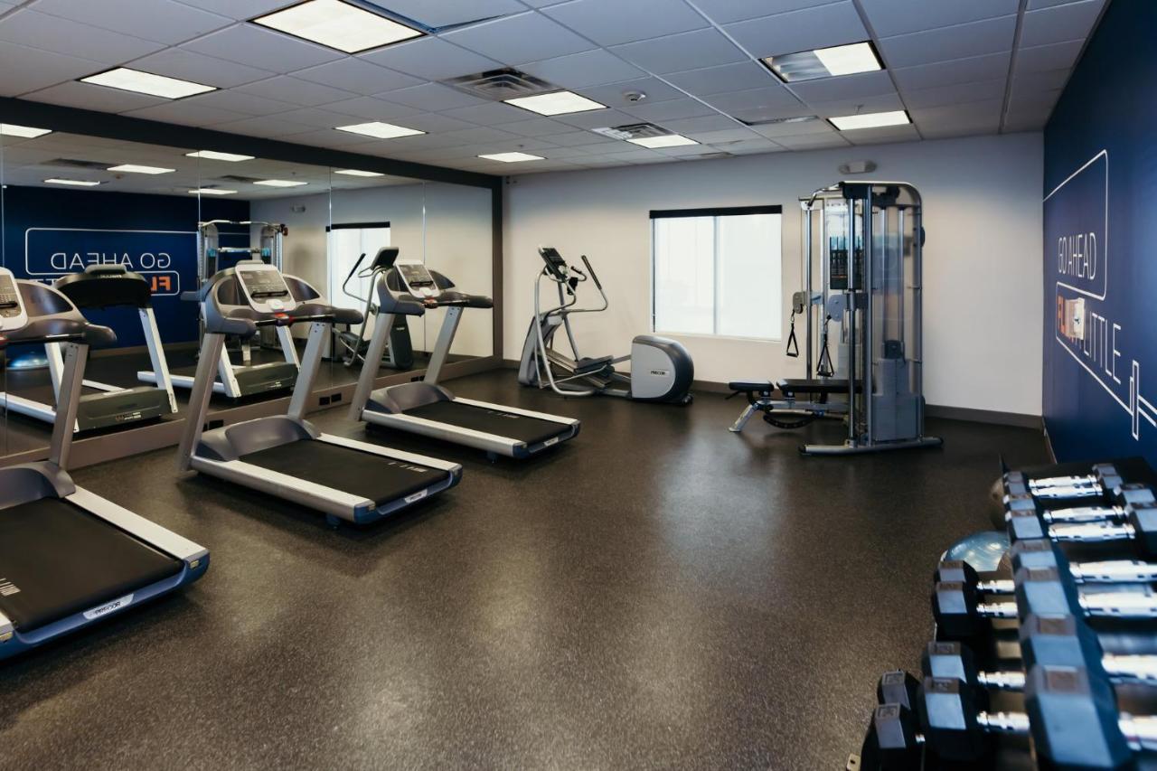 Holiday Inn Express And Suites Urbandale Des Moines By Ihg Εξωτερικό φωτογραφία
