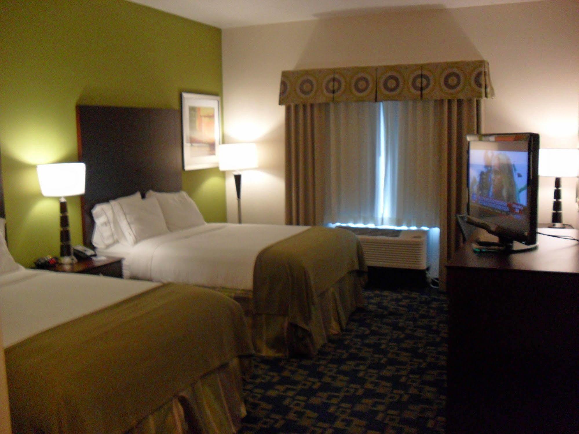 Holiday Inn Express And Suites Urbandale Des Moines By Ihg Δωμάτιο φωτογραφία