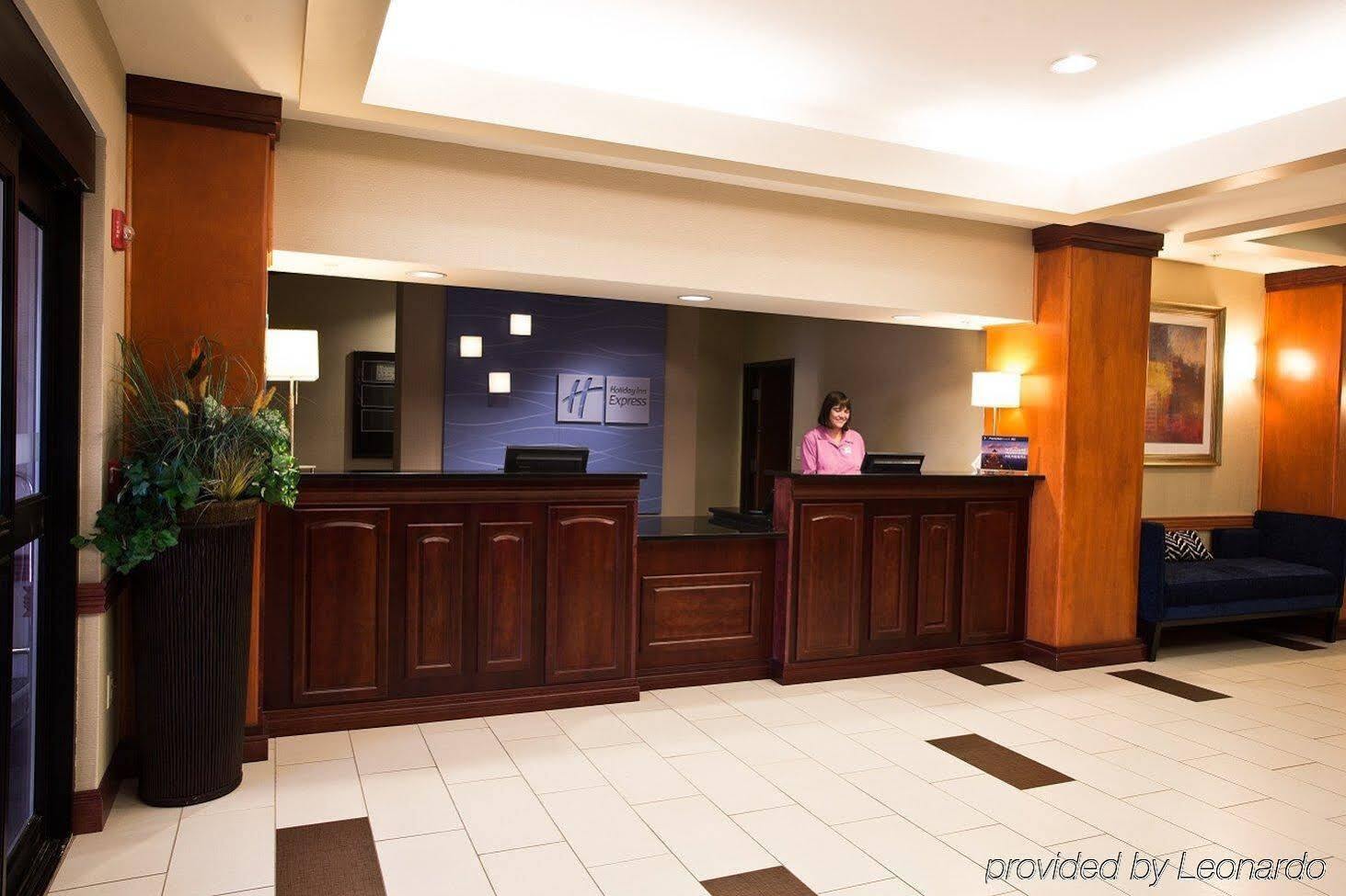Holiday Inn Express And Suites Urbandale Des Moines By Ihg Εξωτερικό φωτογραφία